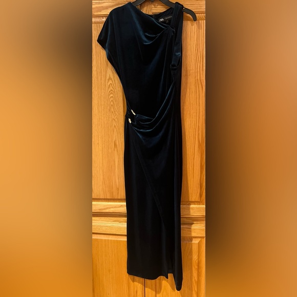 ZARA Velvet Midi Dress Gathered‎ Waist Asymmetrical Sleeves Blue Green Sz Medium - Picture 10 of 16
